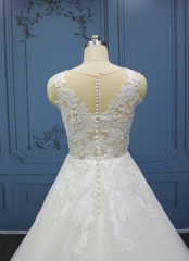 WT4512 2024 new quality luxury lace Royal wedding dress, neckline with exquisite pearls,zipper and button